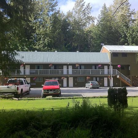 The Hitching Post Motel Pemberton Exterior photo