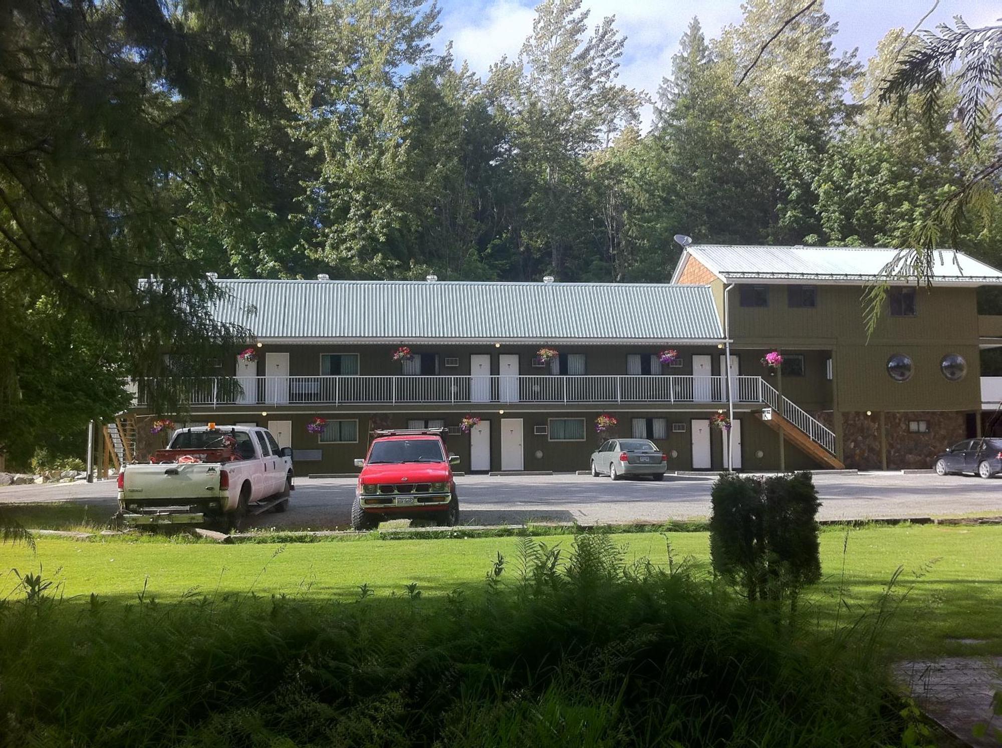 The Hitching Post Motel Pemberton Exterior photo