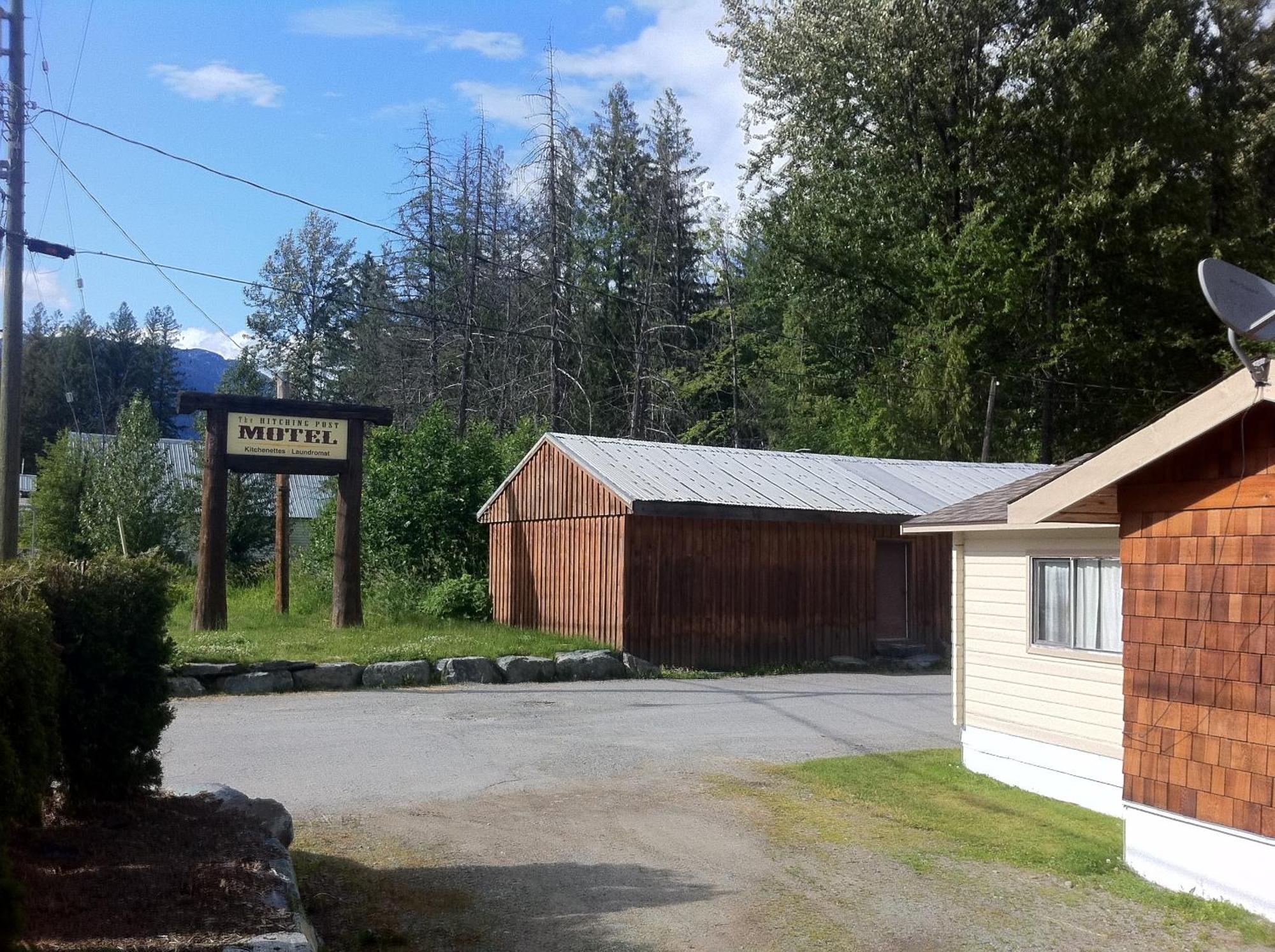 The Hitching Post Motel Pemberton Exterior photo