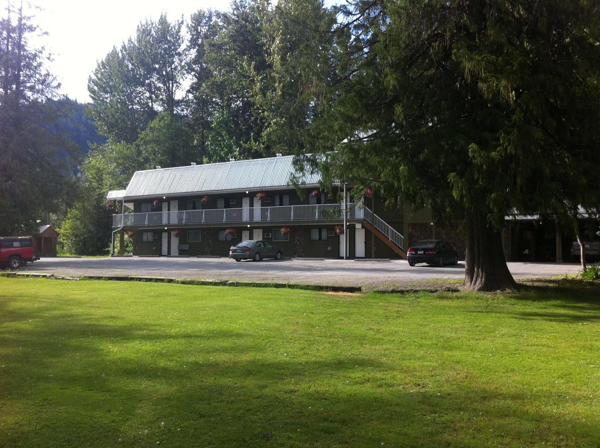 The Hitching Post Motel Pemberton Exterior photo