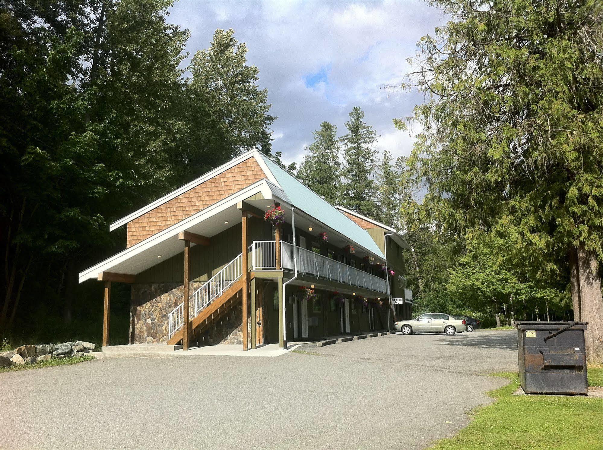 The Hitching Post Motel Pemberton Exterior photo