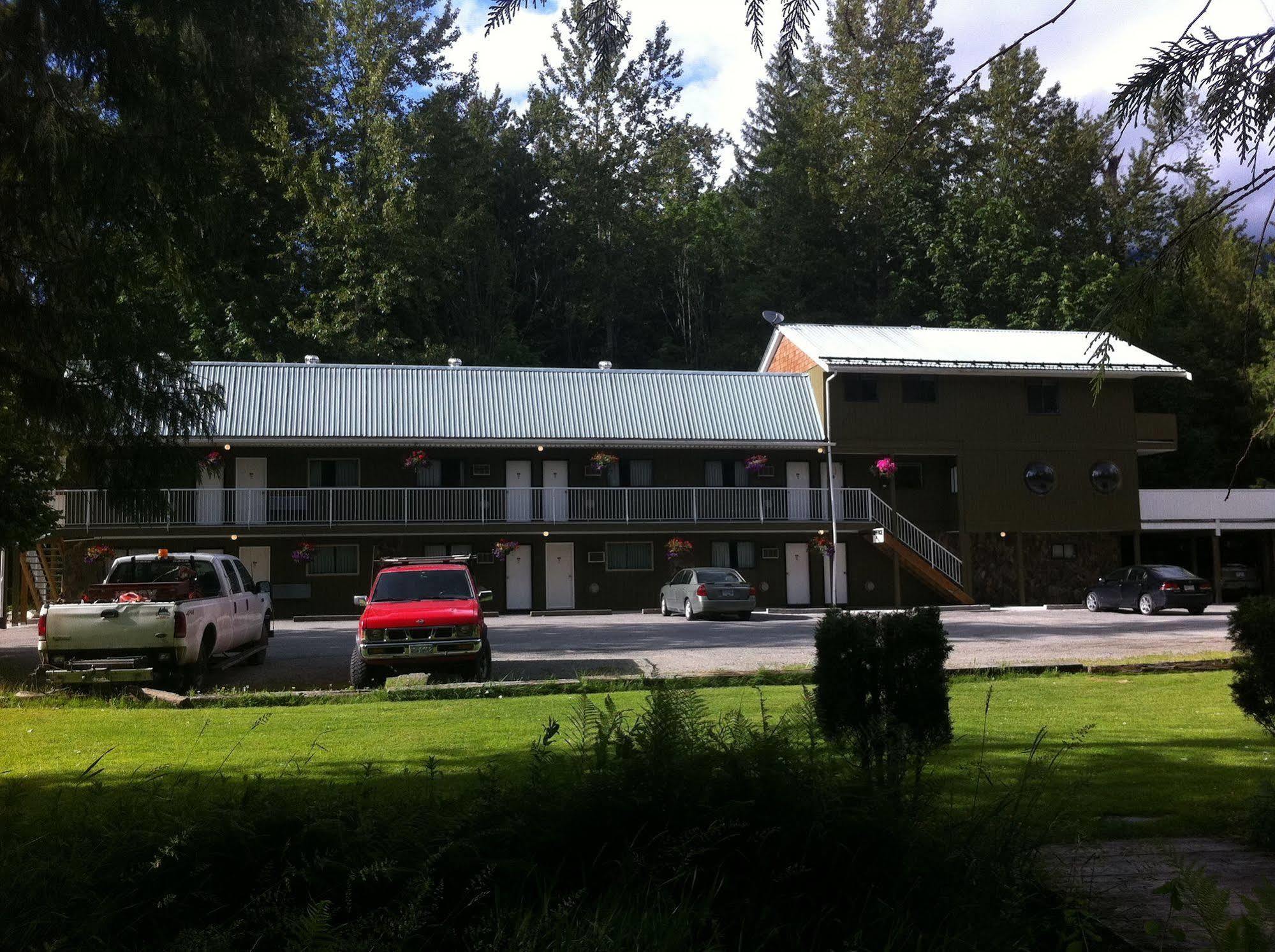 The Hitching Post Motel Pemberton Exterior photo