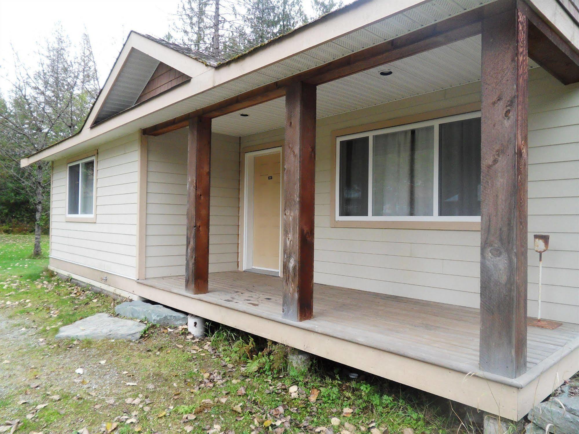 The Hitching Post Motel Pemberton Exterior photo