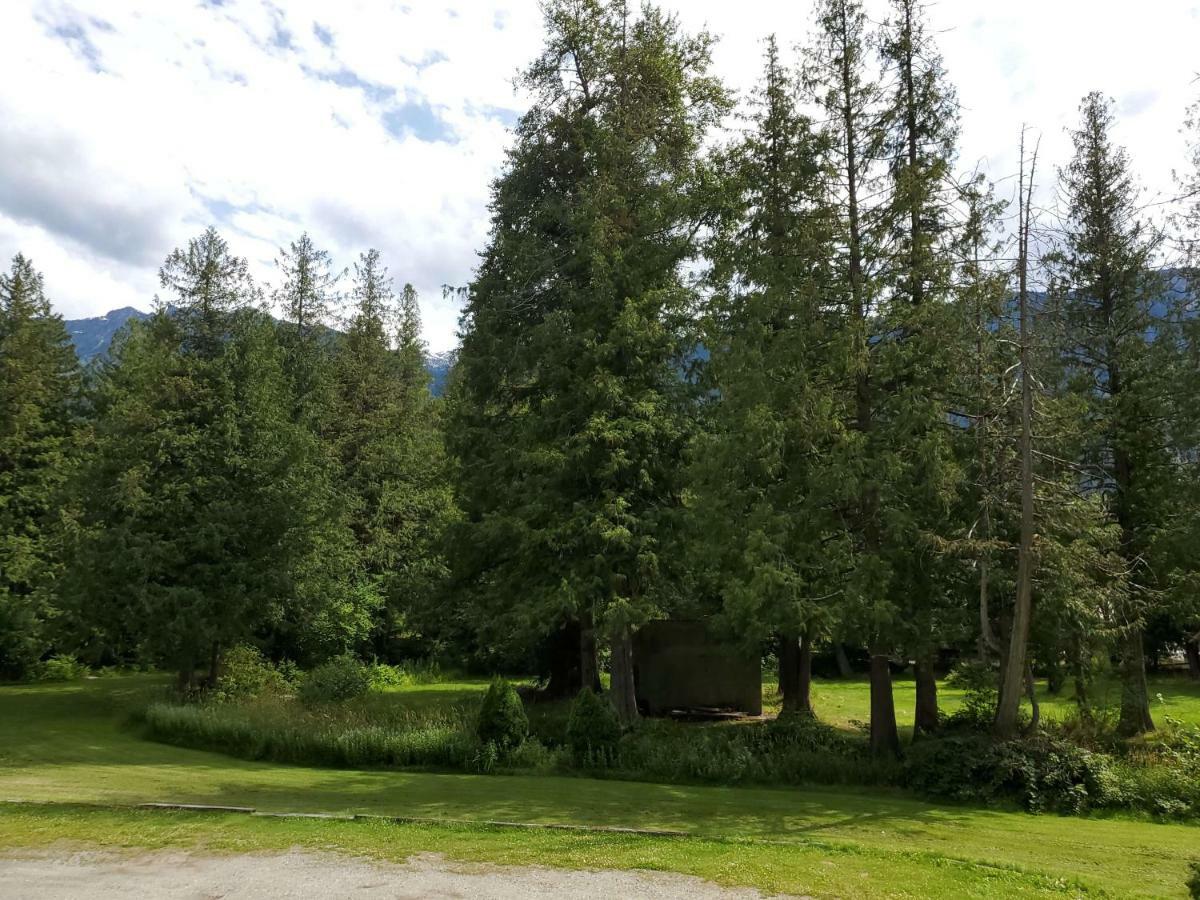 The Hitching Post Motel Pemberton Exterior photo